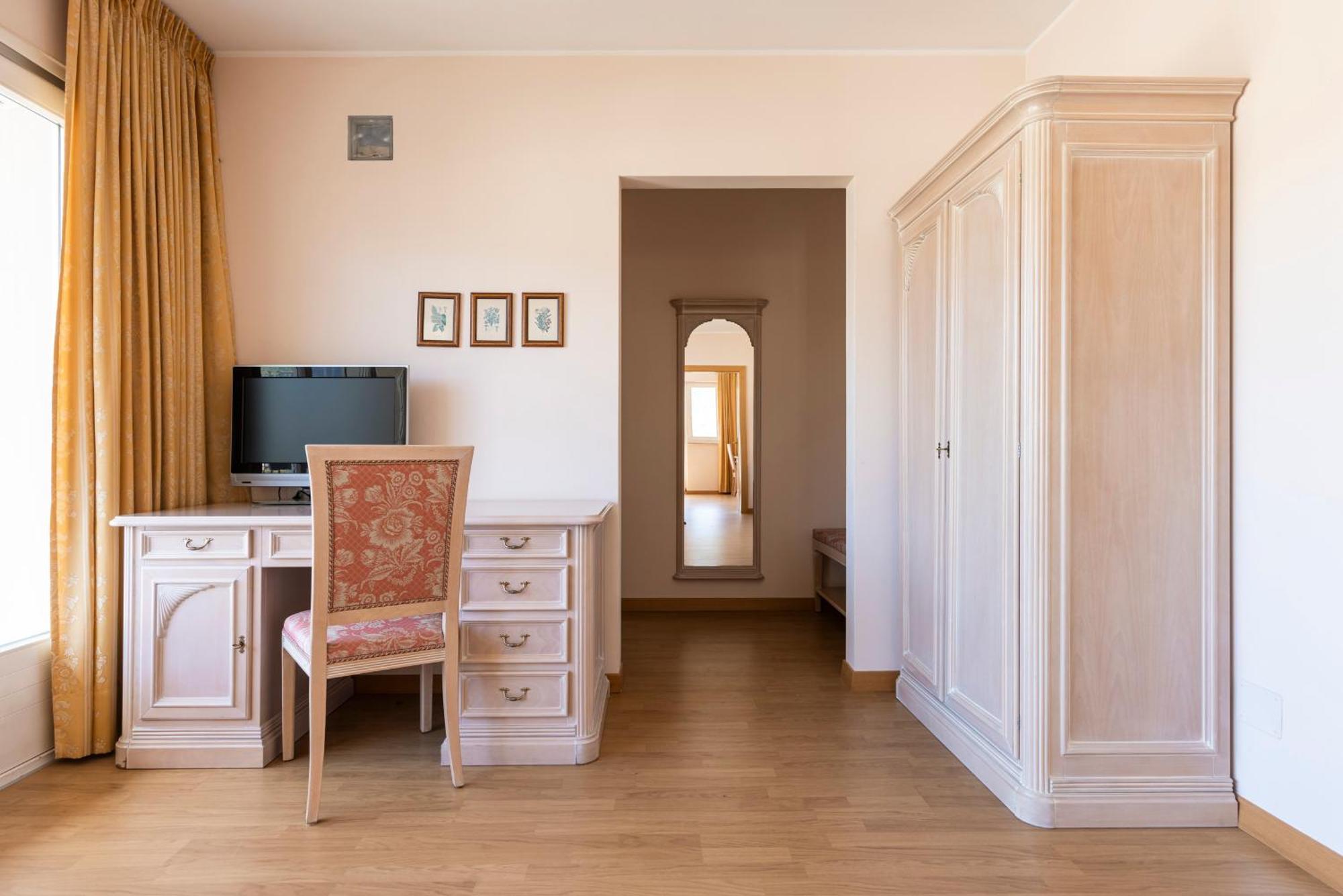 Weingarten Terlan - Rooms & Breakfast Room photo
